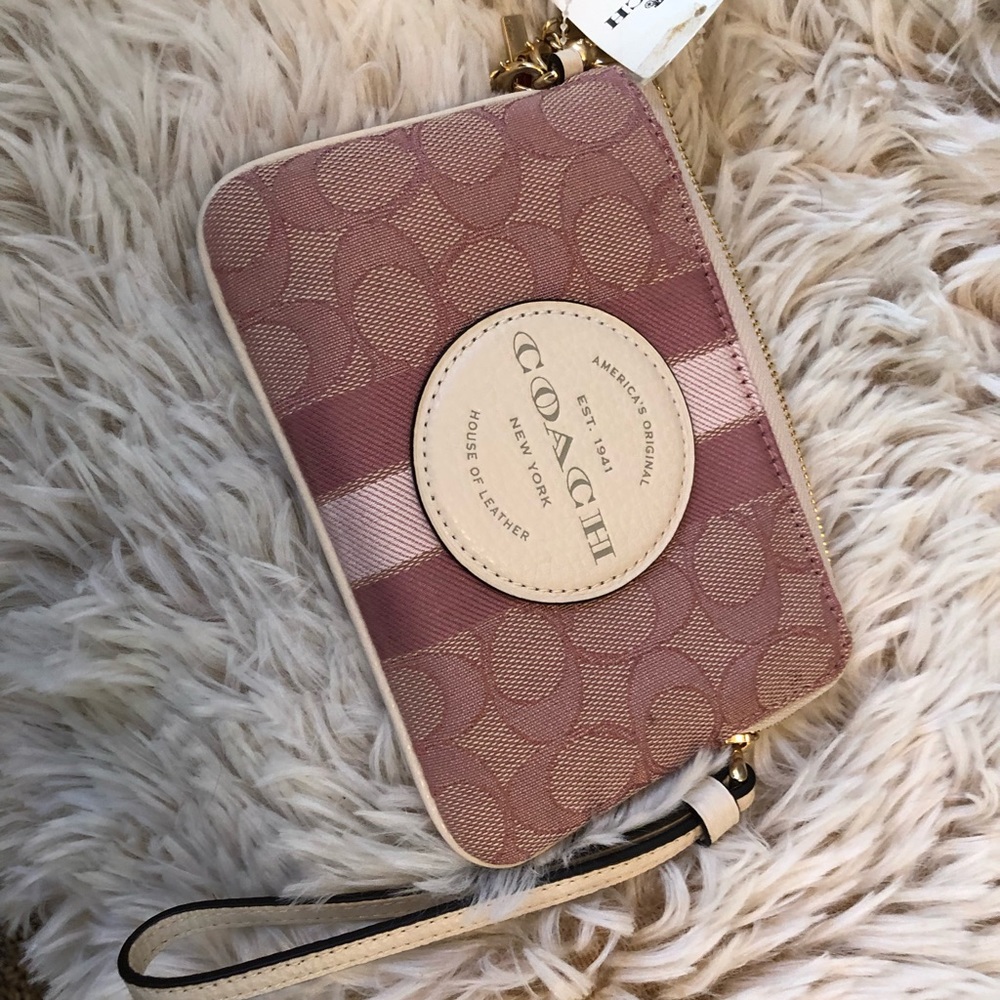 New coach signature Dempsey corner zip wristlet